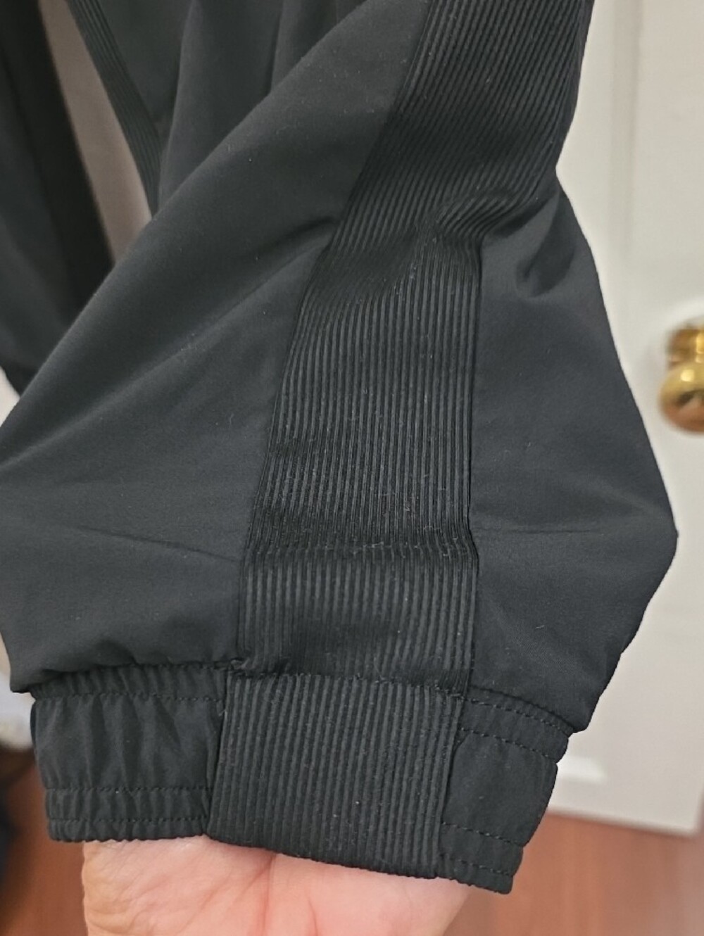 Athleta Brooklyn Lined Jogger Pants Black Women's Size 6 Travel Athleisure - Picture 2 of 12